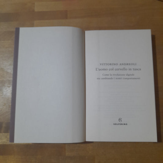 L'UOMO COL CERVELLO IN TASCA. VITTORINO ANDREOLI. SOLFERINO EDITORE. COLLANA: SAGGI. 1° EDIZIONE, GIUGNO 2019.