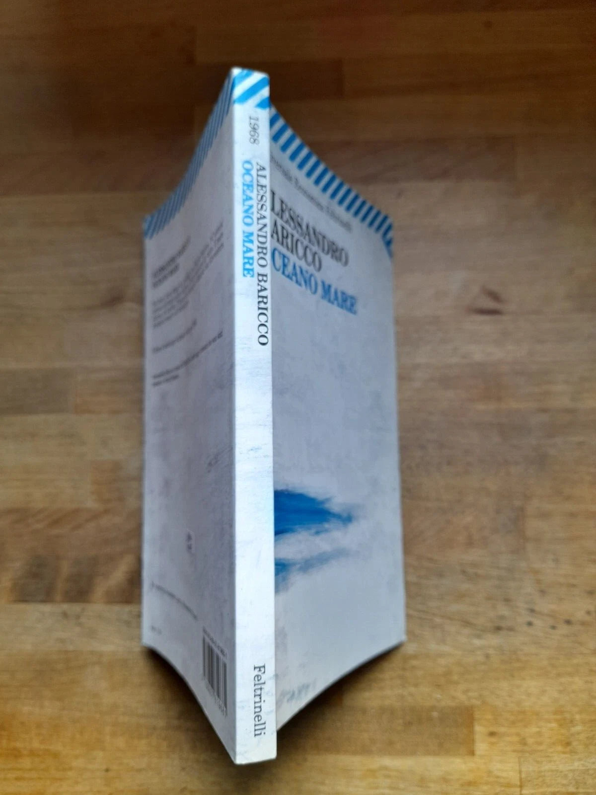 OCEANO MARE. ALESSANDRO BARICCO. FELTRINELLI EDITORE. COLLANA: FELTRINELLI UNIVERSALE ECONOMICA 1968. 5° EDIZIONE 2009.