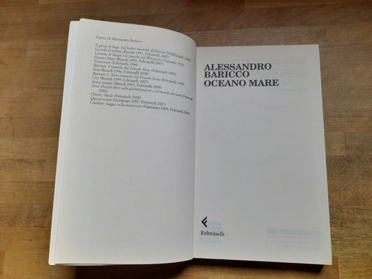 OCEANO MARE. ALESSANDRO BARICCO. FELTRINELLI EDITORE. COLLANA: FELTRINELLI UNIVERSALE ECONOMICA 1968. 5° EDIZIONE 2009.