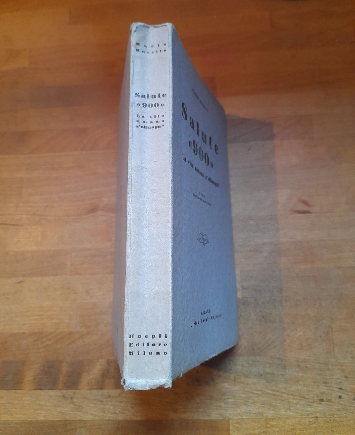 SALUTE "900". LA VITA UMANA S'ALLUNGA?. MARIO MUSELLA. HOEPLI EDITORE. 1° EDIZIONE ILLUSTRATA 1939.