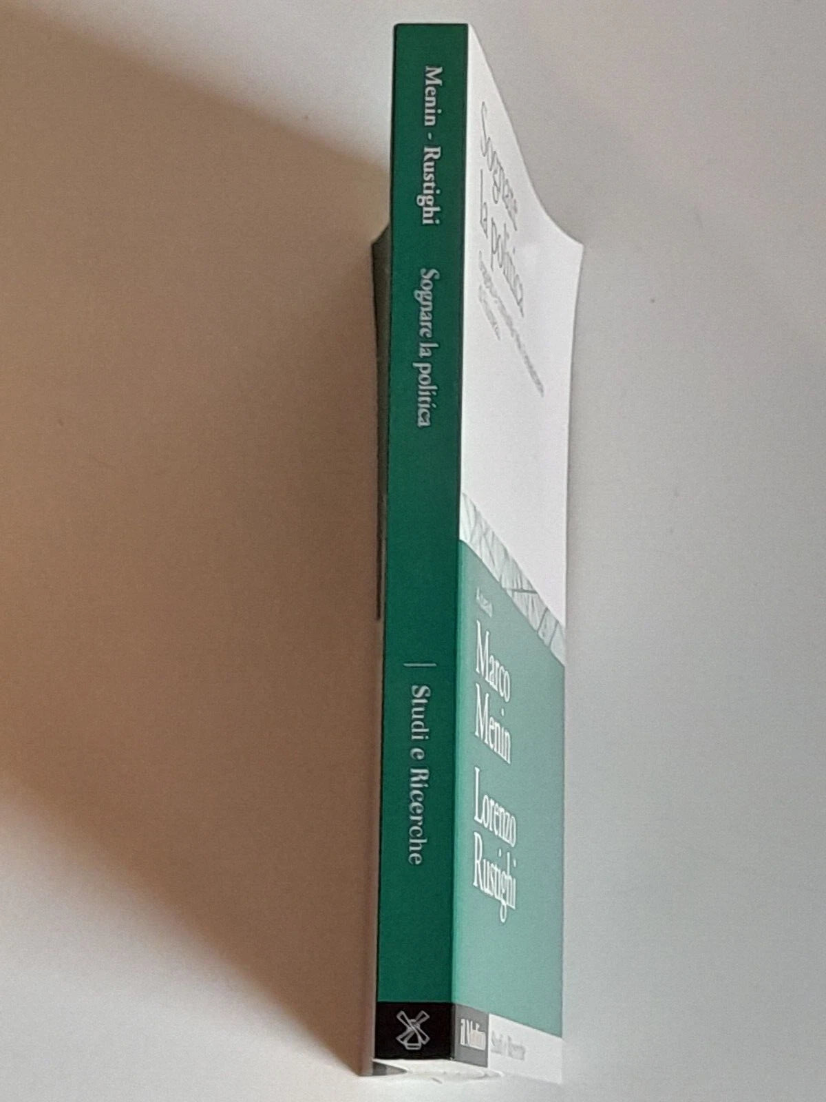 SOGNARE LA POLITICA. SOGGETTO E COMUNITA' NELLE FANTASTICHERIE DI ROUSSEAU. MARCO MENIN - LORENZO RUSTIGH. SOCIETA' EDITRICE IL MULINO. RISTAMPA 2017. COLLANA: STUDI E RICERCHE FILOSOFIA 722.