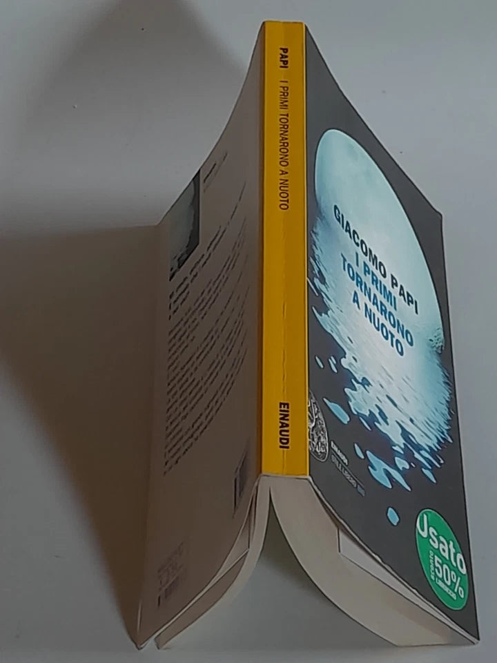 I PRIMI TORNARONO A NUOTO. GIACOMO PAPI. EINAUDI EDITORE. COLLANA: EINAUDI STILE LIBERO BIG. 2° EDIZIONE 2012.