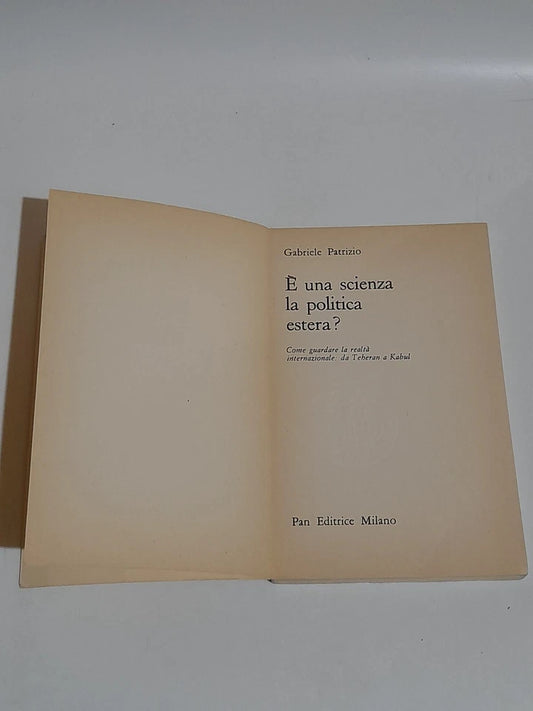 E' UNA SCIENZA LA POLITICA ESTERA? GABRIELE PATRIZIO. PAN EDITRICE. 1° EDIZIONE 1980. COLLANA: IL TIMONE 103, COLLANA DI DIVULGAZIONE.