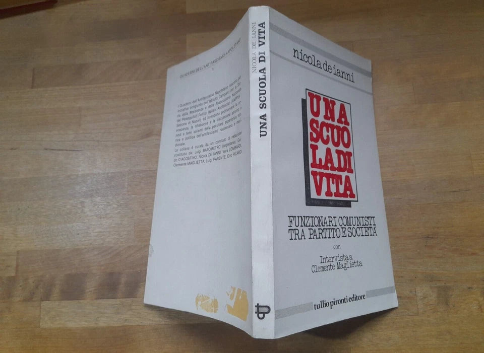 SCUOLA DI VITA FUNZIONARI COMUNISTI TRA PARTITO E SOCIETÀ. NICOLA DE IANNI. TULLIO PIRONTI EDITORE. 1° EDIZIONE 1984. COLLANA: QUADERNI DELL'ANTIFASCISMO NAPOLETANO 1.