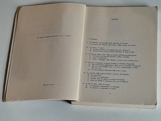 UNA STORIA DELLA BIENNALE TEATRO. 1934-1995. LAMBERTO TREZZINI. MARSILIO EDITORI. COLLANA: RICERCHE. RISTAMPA 1999.