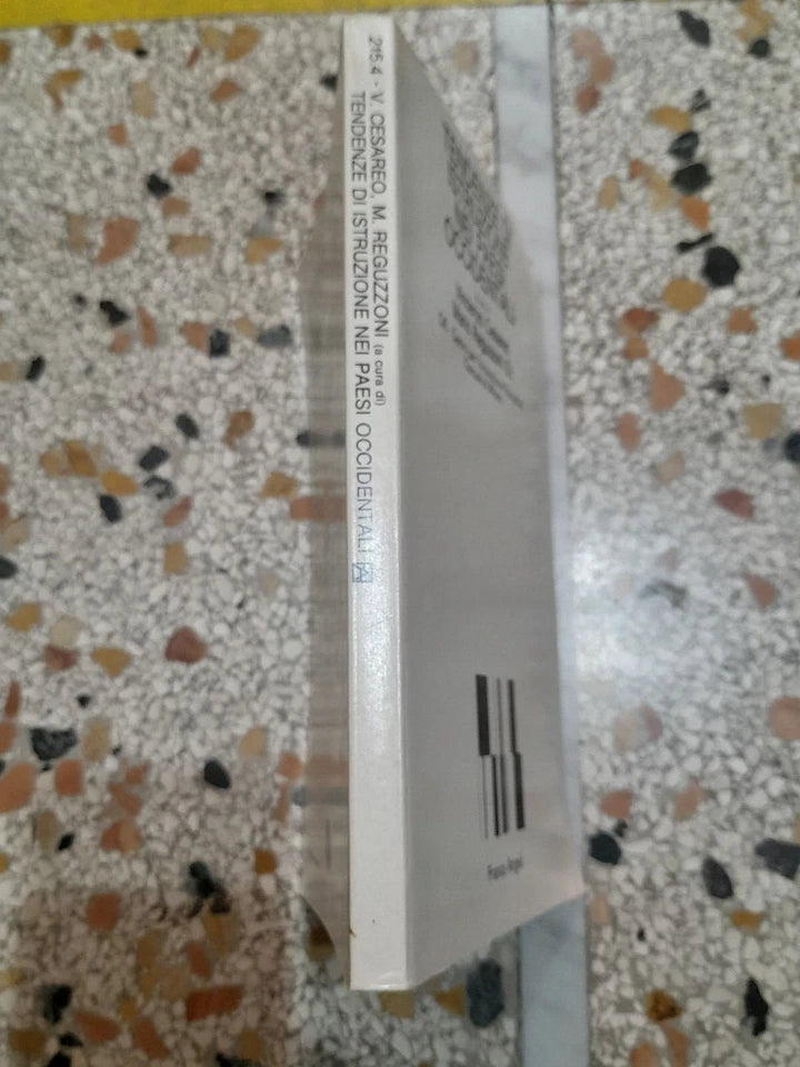 TENDENZE E ISTRUZIONE NEI PAESI OCCIDENTALI. A CURA DI VINCENZO CESAREO E MARIO REGUZZONI S.I. FRANCO ANGELI EDITORE. 1° EDIZIONE 1986.