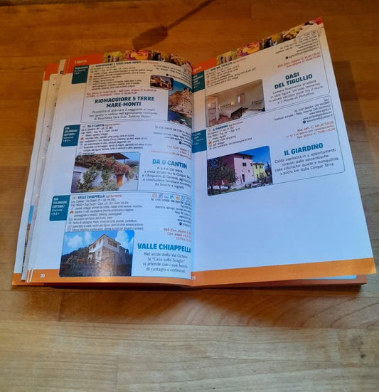 GUIDA AGLI AGRITURISMI E ALLA CUCINA TIPICA CONTADINA. COLLANA: GUIDE ITER. AA.VV. ITER EDIZIONI, 2014.
