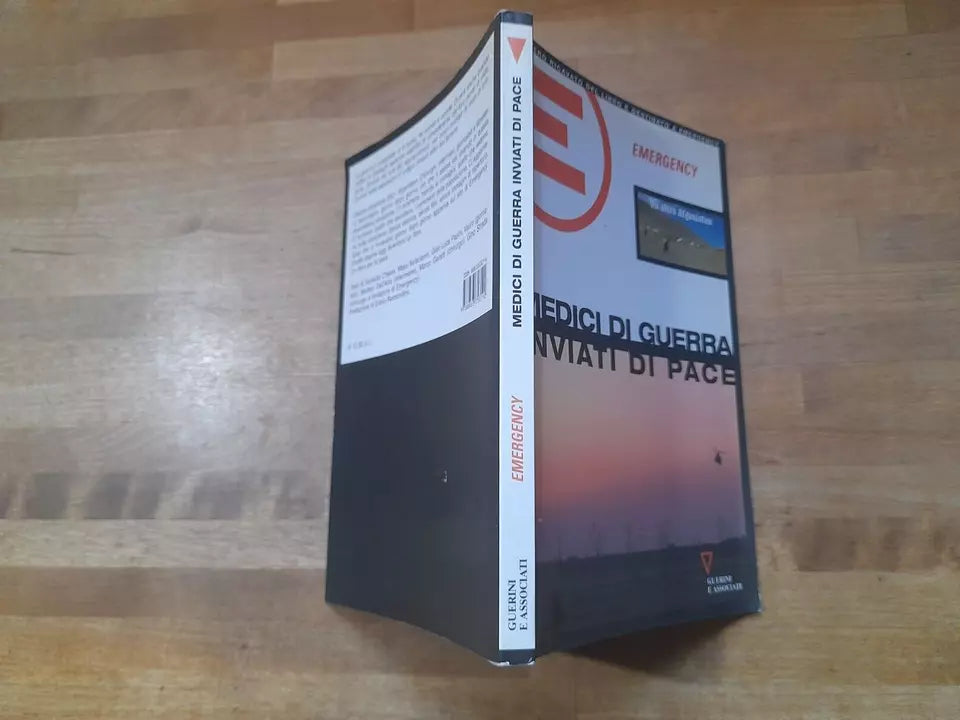 MEDICI DI GUERRA INVIATI DI PACE. AA.VV. GUERINI E ASSOCIATI. 1° EDIZIONE APRILE 2002.