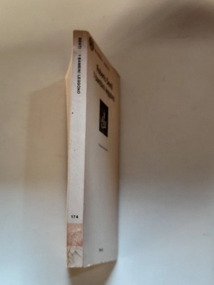 I BAMBINI LEGGONO. ROBERTO DENTI. EINAUDI EDITORE. 1° EDIZIONE 1978. COLLANA: GLI STRUZZI 174 SOCIETA' 10.