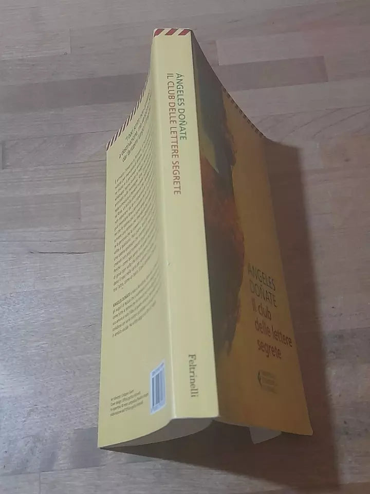 IL CLUB DELLE LETTERE SEGRETE. ÁNGELES DOÑATE. FELTRINELLI EDITORE. COLLANA: UNIVERSALE ECONOMICA FELTRINELLI. 1° EDIZIONE 2018.