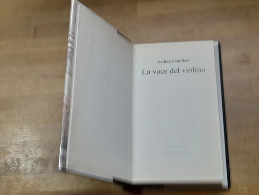 LA VOCE DEL VIOLINO. ANDREA CAMILLERI. CDE SU LICENZA SELLERIO. RISTAMPA 1998.