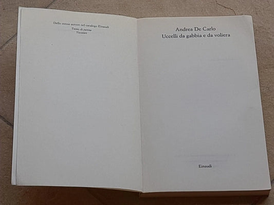 UCCELLI DA GABBIA E DA VOLIERA. ANDREA DE CARLO. EINAUDI EDITORE. COLLANA: EINAUDI TASCABILI LETTERATURA 437. 1° RISTAMPA MARZO 1997.