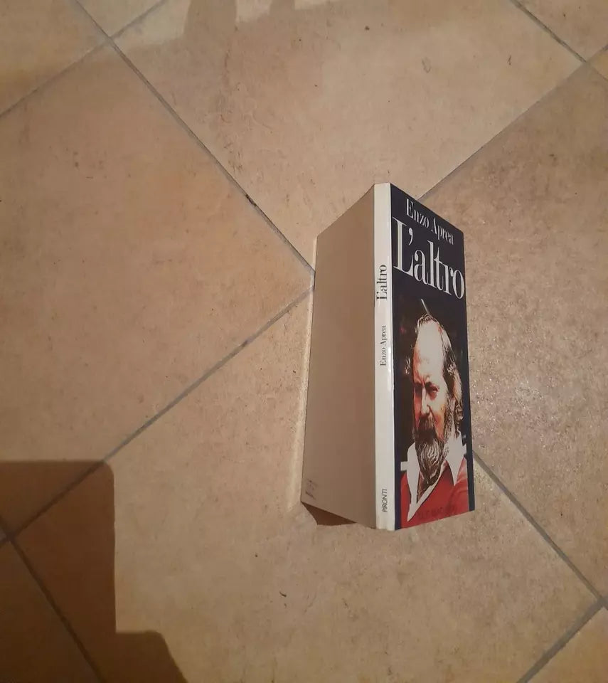 L'ALTRO. ENZO APREA. TULLIO PIRONTI EDITORE. 1° EDIZIONE APRILE 1987. COLLANA: CERCASTORIE.