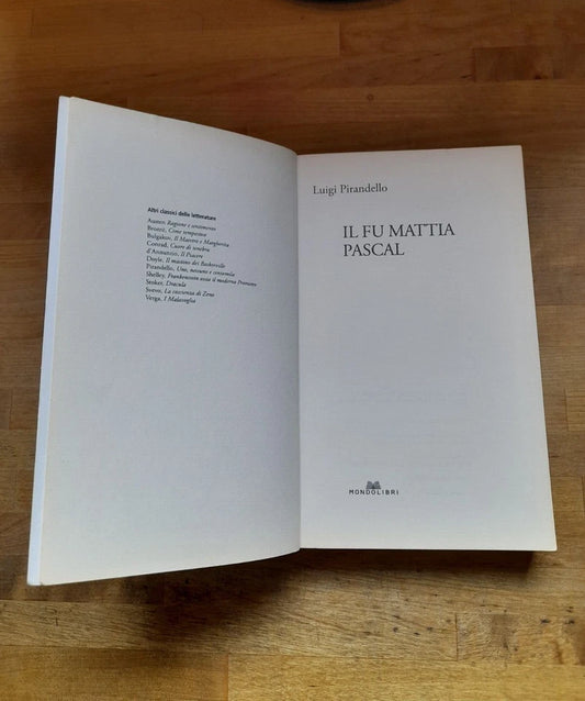 IL FU MATTIA PASCAL. LUIGI PIRANDELLO. MONDOLIBRI EDITORE SU LICENZA ARNOLDO MONDADORI. COLLANA: I SEMPREVERDI LETTERATURE. RISTAMPA 2011.