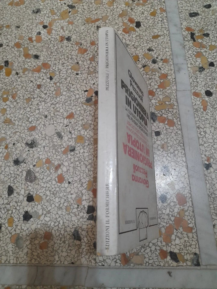 PRIGIONIERA IN UTOPIA. GIOVANNA PEZZUOLI. EDIZIONI IL FORMICHIERE. RISTAMPA 1978. COLLANA: CONTRADDIZIONI.