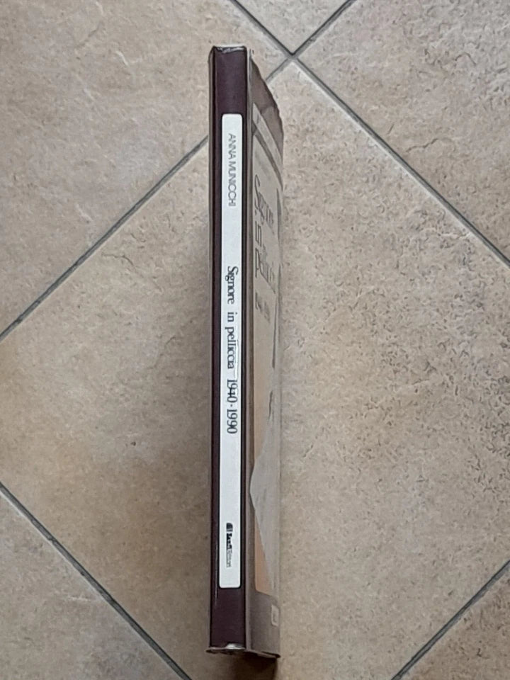 SIGNORE IN PELLICCIA 1940-1990. ANNA MUNICCHI. ZANFI EDITORI. COLLANA: IL NOVECENTO. STORIE DI MODA. 1° EDIZIONE 1993.