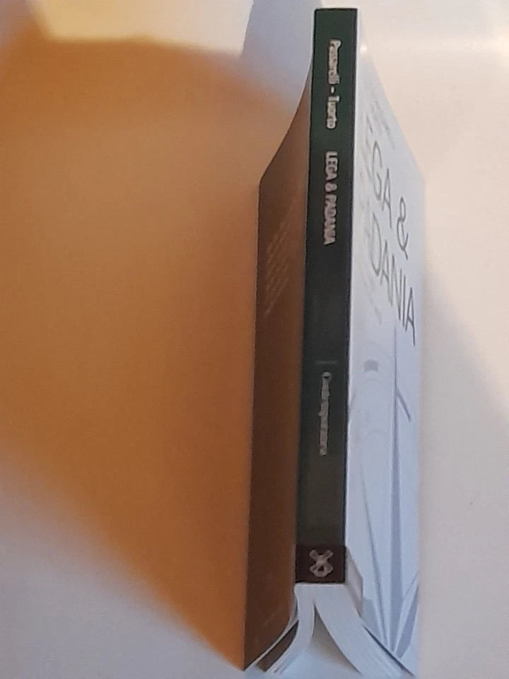 LEGA & PADANIA. STORIE E LUOGHI DELLE CAMICIE VERDI. GIANLUCA PASSARELLI - DARIO TUORTO. SOCIETA' EDITRICE IL MULINO. COLLANA: CONTEMPORANEA / DUECENTOQUINDICI. 1° EDIZIONE 2012.