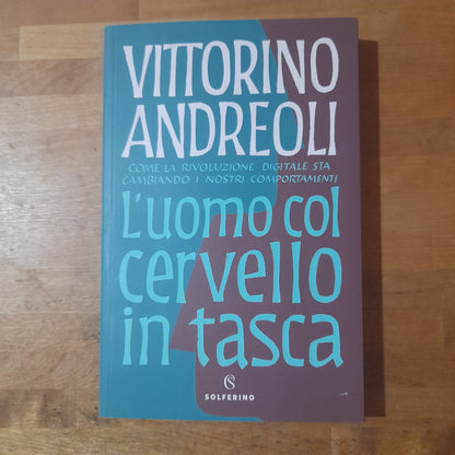 L'UOMO COL CERVELLO IN TASCA. VITTORINO ANDREOLI. SOLFERINO EDITORE. COLLANA: SAGGI. 1° EDIZIONE, GIUGNO 2019.