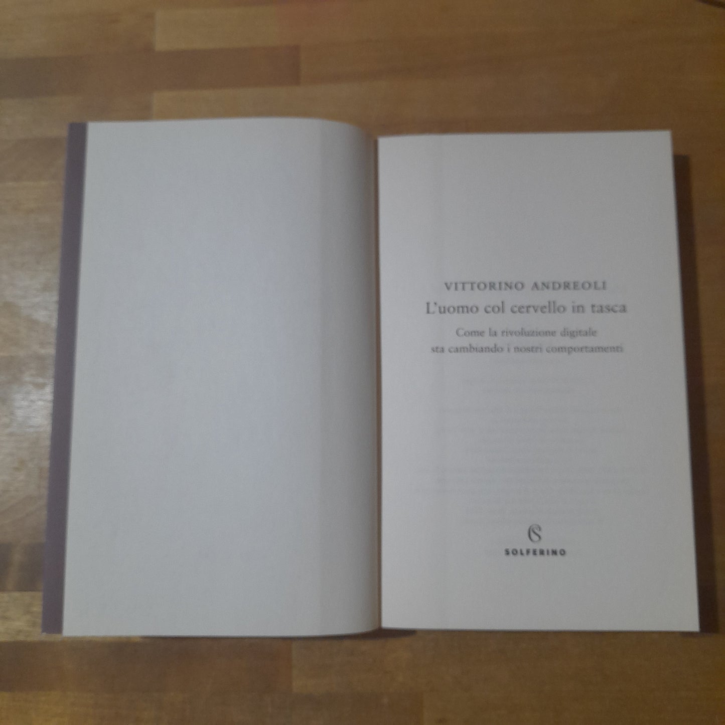 L'UOMO COL CERVELLO IN TASCA. VITTORINO ANDREOLI. SOLFERINO EDITORE. COLLANA: SAGGI. 1° EDIZIONE, GIUGNO 2019.