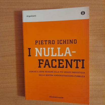 I NULLAFACENTI. PIETRO ICHINO. OSCAR MONDADORI EDITORE. COLLANA: OSCAR ARGOMENTI. 1° EDIZIONE 2008