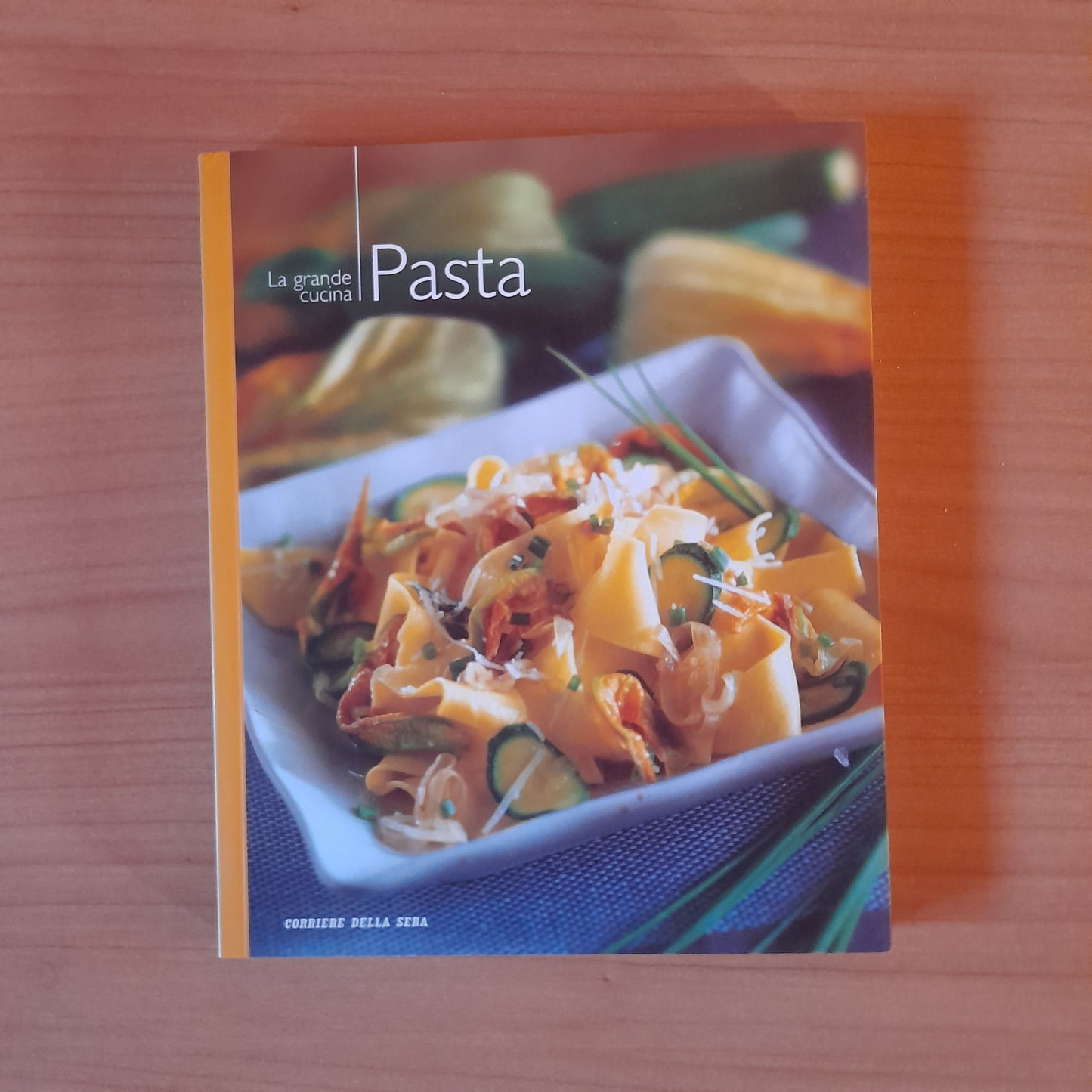 ANTIPASTI. CARNE - PESCE - VEDURE. A CURA DI GAMBERO ROSSO. AA.VV. COLLANA: CUCINA CI PENSO IO. 1° VOLUME. EDIZIONE SPECIALE PER LA GAZZETTA DELLO SPORT. 2008.