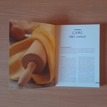 IMPASTI DI BASE. AA.VV. GIUNTI DEMETRA EDITORE. COLLANA: CUCINA MINUTO PER MINUTO. RISTAMPA 2006.