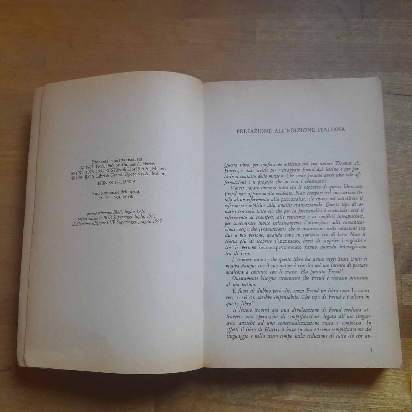 IO SONO OK TU SEI OK.  COME RISOLVERE AL MEGLIO IL PROBLEMA DEL RAPPORTO CON GLI ALTRI. THOMAS A. HARRIS. BUR RIZZOLI. COLLANA: SUPERSAGGI. RISTAMPA 1997.