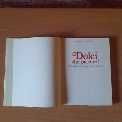 DOLCI CHE PIACERE!. 400 RICETTE PER GRANDI E PICCOLE OCCASIONI. ANTONIO E CINZIA PICCINARDI. EDIZIONE CDE SU LICENZA MONDADORI, 1992.