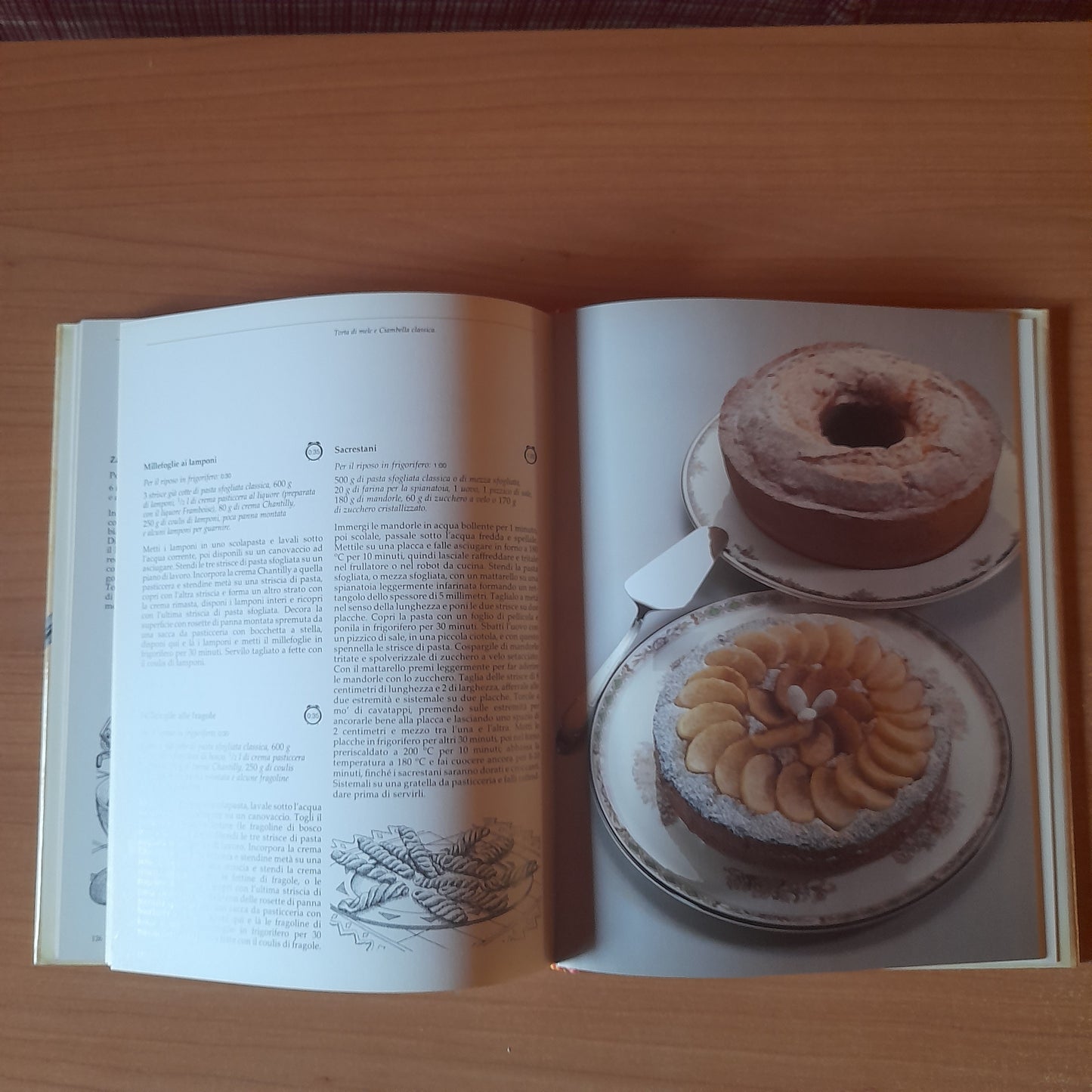 DOLCI CHE PIACERE!. 400 RICETTE PER GRANDI E PICCOLE OCCASIONI. ANTONIO E CINZIA PICCINARDI. EDIZIONE CDE SU LICENZA MONDADORI, 1992.