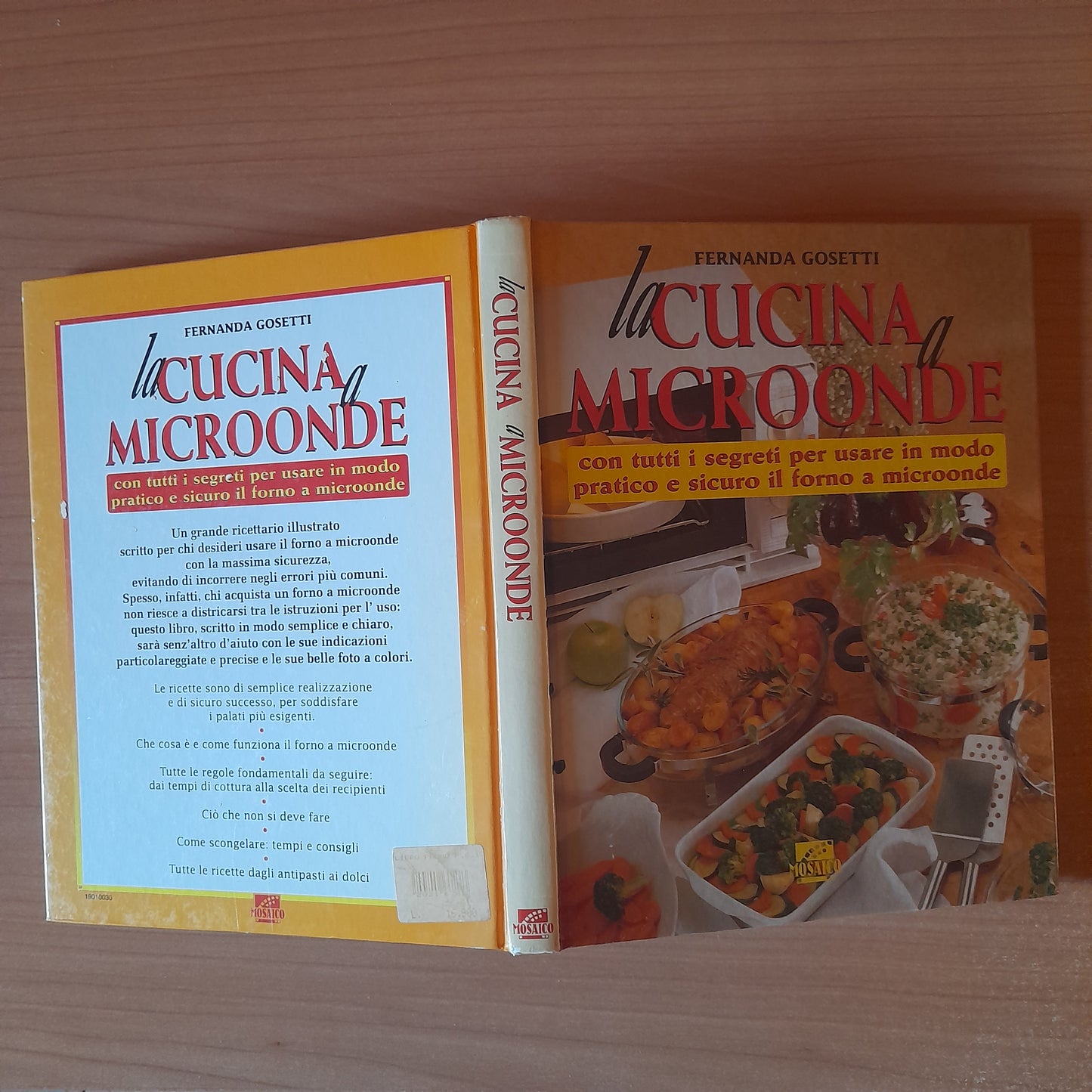 LA CUCINA A MICROONDE. TESTI E RICETTE DI FERNANDA GOSETTI. EDITORIALE "IL MOSAICO", 1995.