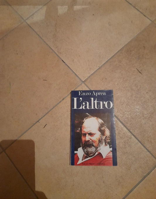 L'ALTRO. ENZO APREA. TULLIO PIRONTI EDITORE. 1° EDIZIONE APRILE 1987. COLLANA: CERCASTORIE.