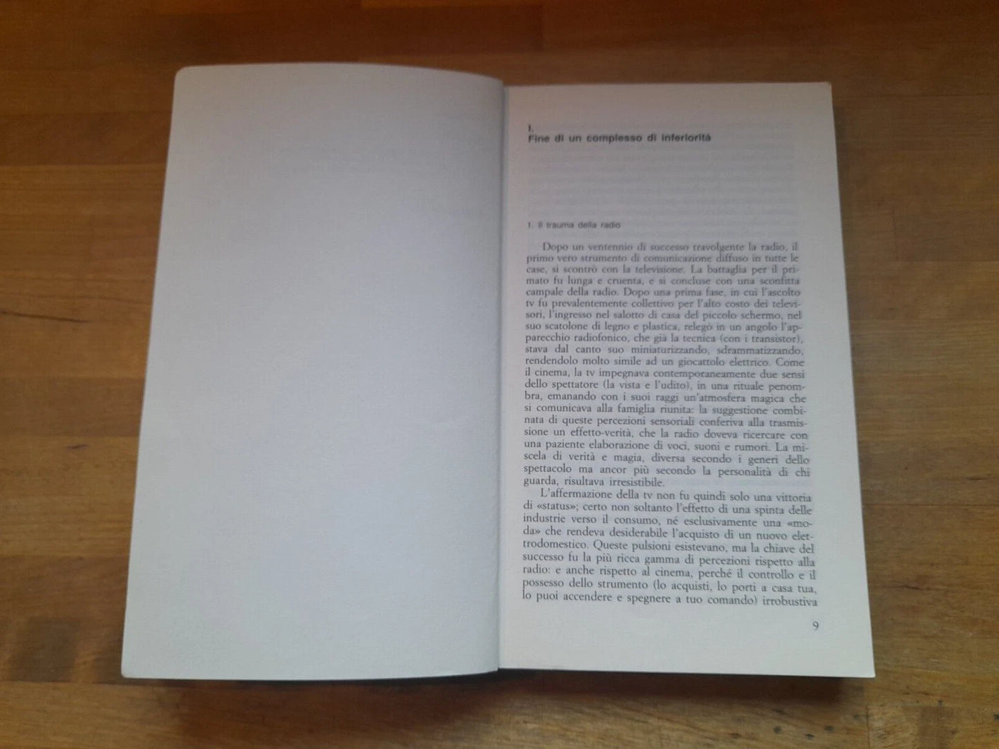 LA RADIO NELL'ERA DELLA TV. FINE DI UN COMPLESSO DI INFERIORITA'. ENRICO MENDUNI. IL MULINO EDITRICE. COLLANA: CONTEMPORANEA / 66. RISTAMPA 1994.