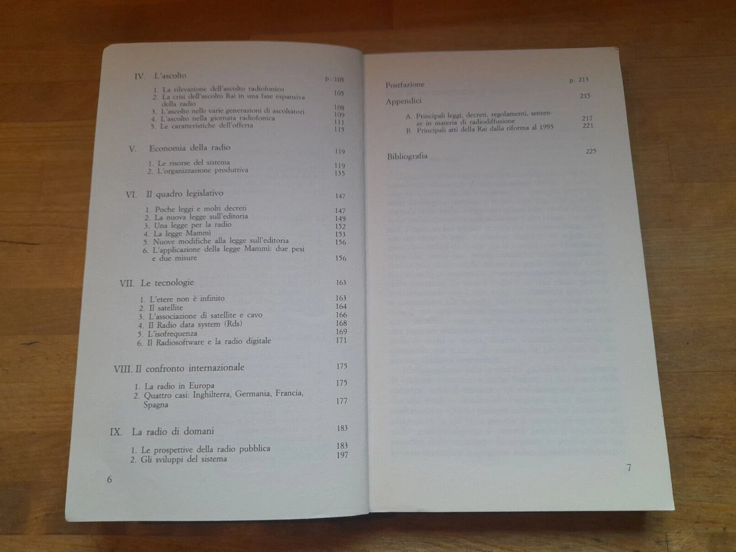 LA RADIO NELL'ERA DELLA TV. FINE DI UN COMPLESSO DI INFERIORITA'. ENRICO MENDUNI. IL MULINO EDITRICE. COLLANA: CONTEMPORANEA / 66. RISTAMPA 1994.