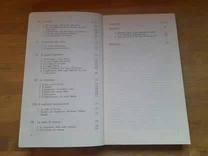LA RADIO NELL'ERA DELLA TV. FINE DI UN COMPLESSO DI INFERIORITA'. ENRICO MENDUNI. IL MULINO EDITRICE. COLLANA: CONTEMPORANEA / 66. RISTAMPA 1994.
