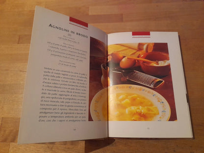 TORTELLINI. RAVIOLI, CAPPELLETTI, AGNOLI E.. A CURA DI PAOLA STORARI. DEMETRA EDITRICE. COLLANA: DELICATEZZE. 1° EDIZIONE 2000.