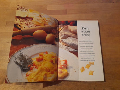 TORTELLINI. RAVIOLI, CAPPELLETTI, AGNOLI E.. A CURA DI PAOLA STORARI. DEMETRA EDITRICE. COLLANA: DELICATEZZE. 1° EDIZIONE 2000.