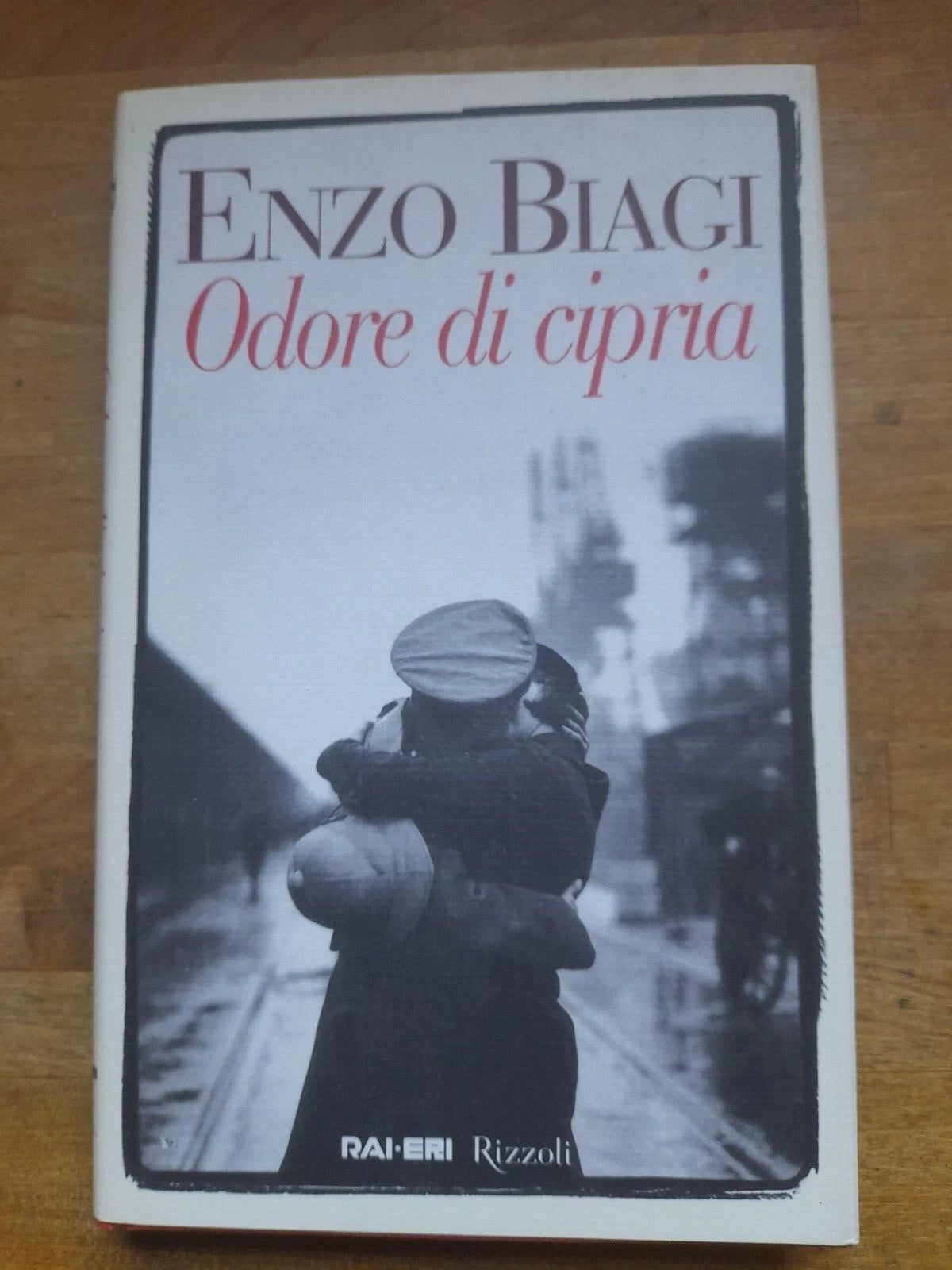 ODORE DI CIPRIA. ENZO BIAGI. RIZZOLI RAI.ERI. 1° EDIZIONE: OTTOBRE 1999.