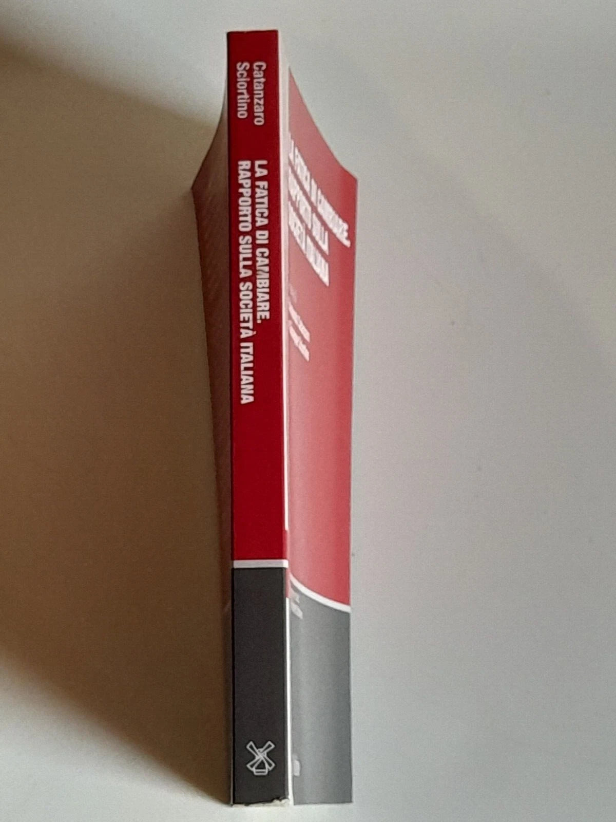 LA FATICA DI CAMBIARE. RAPPORTO SULLA SOCIETA' ITALIANA. RAIMONDO CATANZARO - GIUSEPPE SCIORTINO. SOCIETA' EDITRICE IL MULINO. COLLANA: FONDAZIONE DI RICERCA - RICERCHE E STUDI DELL'ISTITUTO CATTANEO. 1° EDIZIONE,2009.