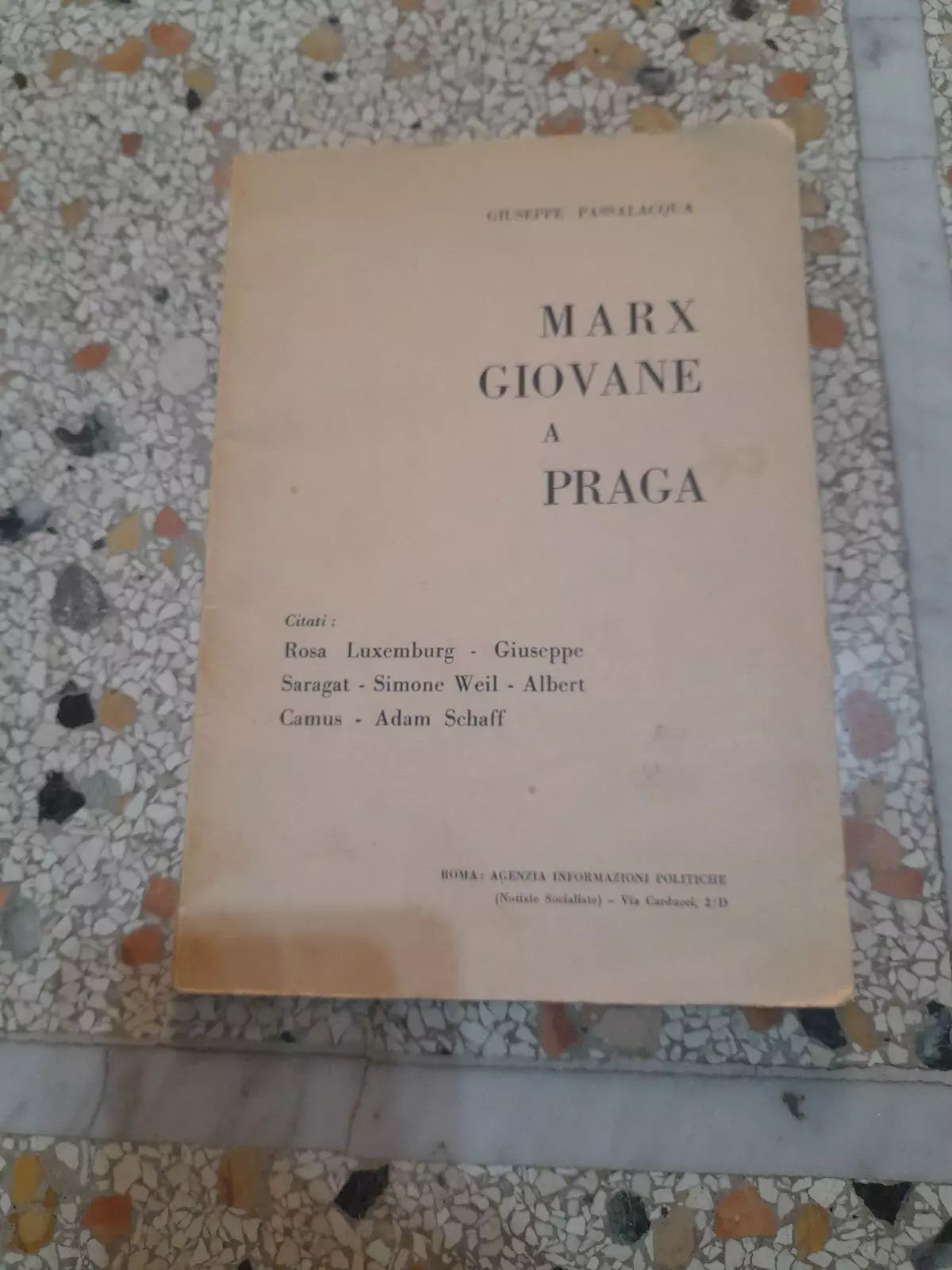 MARX GIOVANE A PRAGA. GIUSEPPE PASSALACQUA. AGENZIA INFORMAZIONI POLITICHE. SENZA DATA DI PUBBLICAZIONE. ANNO...1970?.