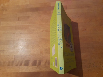 PER IL TUO BENE. PICCOLI CRIMINI IN NOME DELL'AFFETTO. GIANNA SCHELOTTO. MONDADORI EDITORE. COLLANA: OSCAR BESTSELLERS 1220. 1° EDIZIONE 2002.