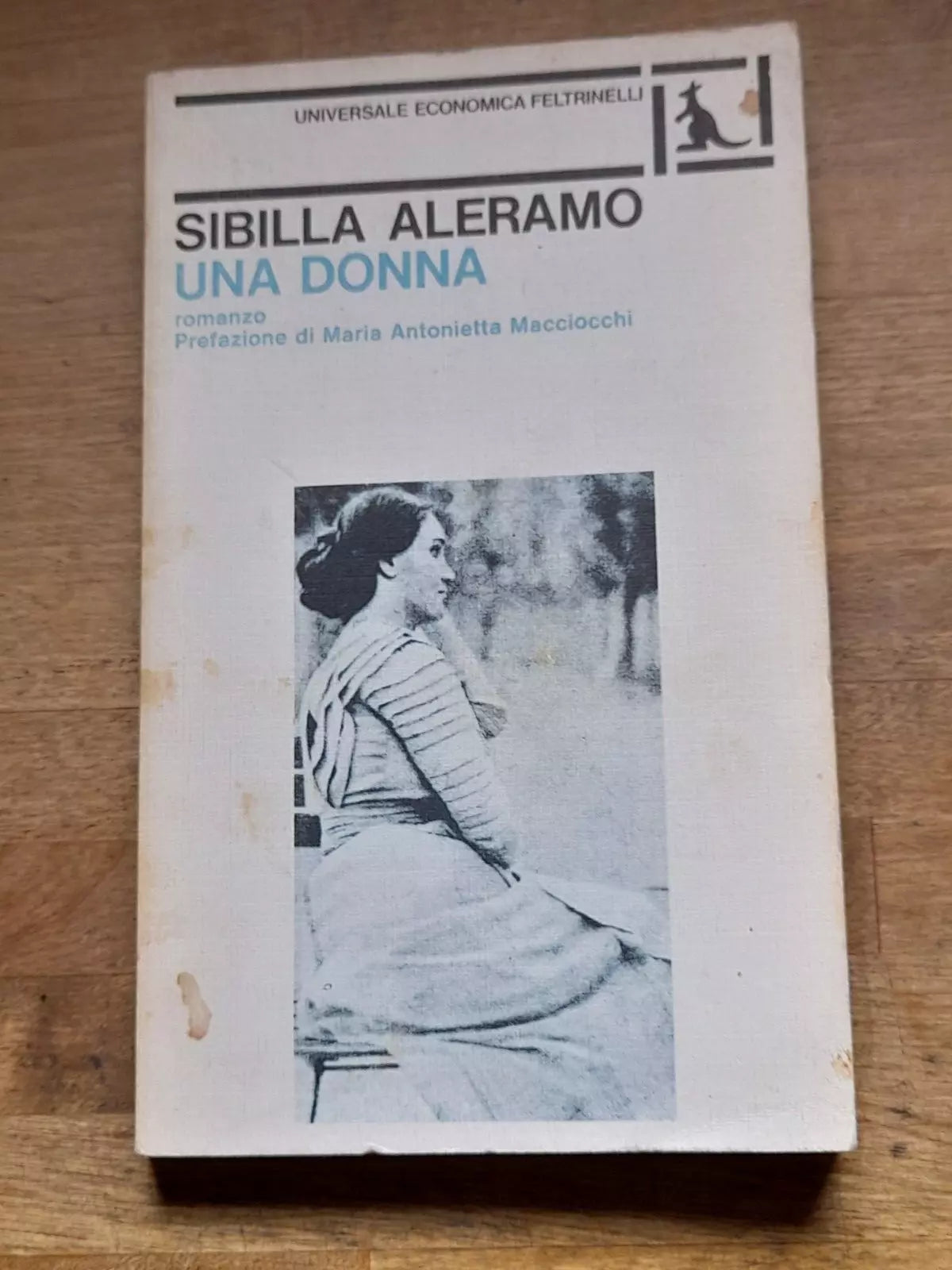 UNA DONNA. SIBILLA ALERAMO. FELTRINELLI EDITORE. COLLANA: UNIVERSALE ECONOMICA FELTRINELLI 669. 13° EDIZIONE 1980.