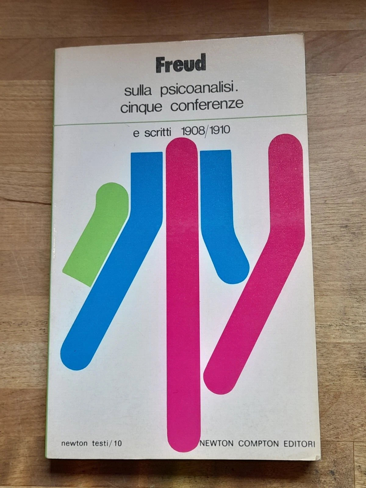 SULLA PSICOANALISI. CINQUE CONFERENZE E SCRITTI 1908/1910. SIGMUND FREUD. NEWTON COMPTON EDITORI. COLLANA: NEWTON TESTI/10. 2° EDIZIONE 1984.