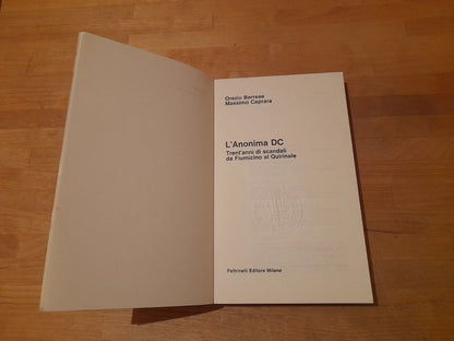 L'ANONIMA DC. TRENT'ANNI DI SCANDALI DA FIUMICINO AL QUIRINALE. ORAZIO BARRESE - MASSIMO CAPRARA. FELTRINELLI EDITORE. 1° EDIZIONE 1977. COLLANA: ATTUALITA'.