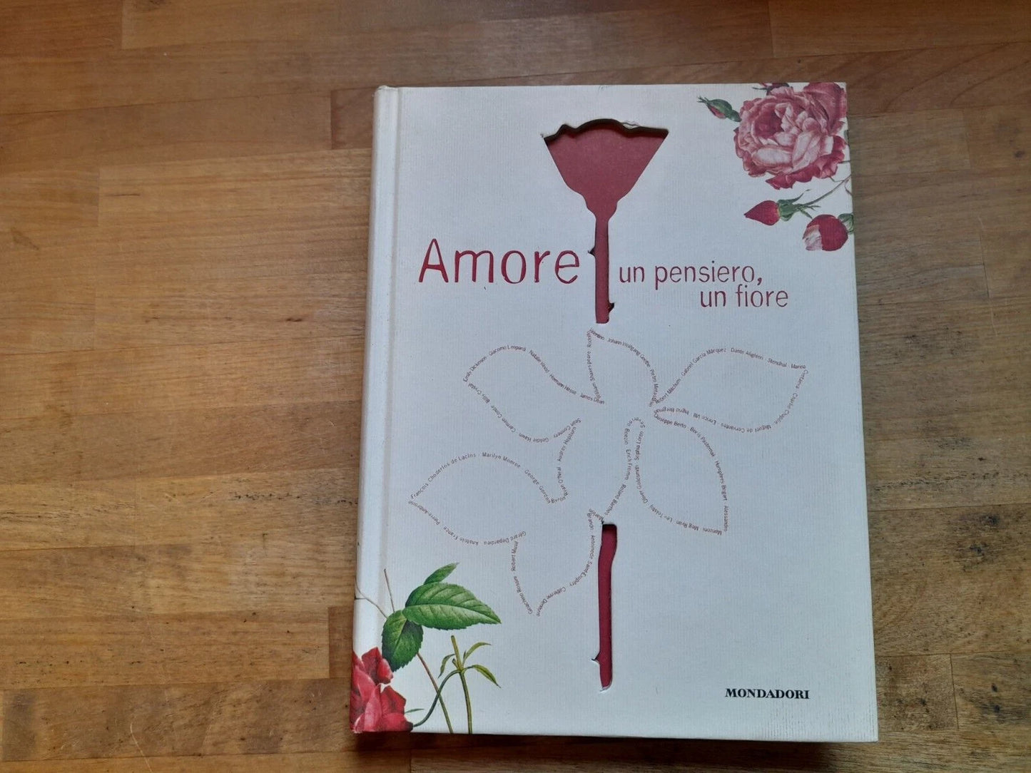 AMORE. UN PENSIERO, UN FIORE. ANGELO VACCHER. MONDADORI EDITORE. 1° EDIZIONE GENNAIO 2002.