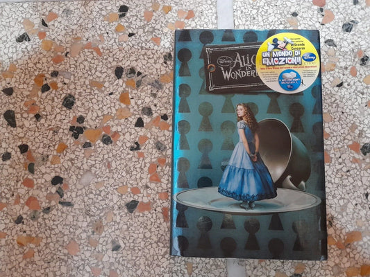 ALICE IN WONDERLAND. T.T. SUTHERLAND. DISNEY LIBRI. RISTAMPA 2010. COLLANA: JUNIOR NOVEL. BASATO SUI ROMANZI DI LEWIS CARROL.