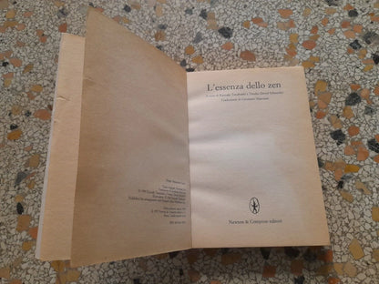 L'ESSENZA DELLO ZEN. A CURA DI KAZUAKI TANAHASHI E TENSHO DAVID SCHNEIDER. NEWTON & COMPTON EDITORI. 1°  EDIZIONE 1997. COLLANA: L'ALEPH 1.