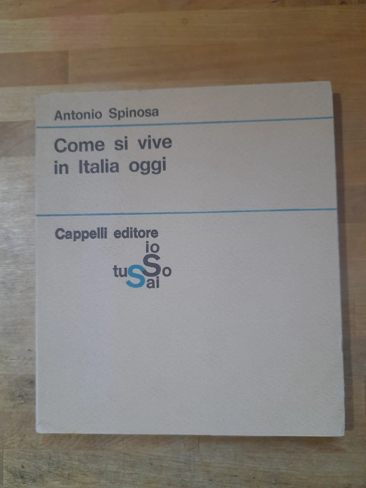 COME SI VIVE IN ITALIA OGGI. ANTONIO SPINOSA. CAPPELLI EDITORE. RISTAMPA 1969. COLLANA: IO SO TU SAI.