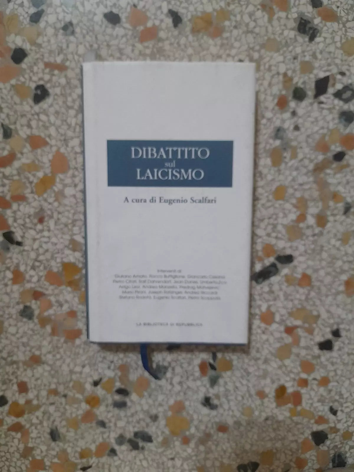 DIBATTITO SUL LAICISMO. A CURA DI EUGENIO SCALFARI. LA BIBLIOTECA DI REPUBBLICA. RISTAMPA 2005.