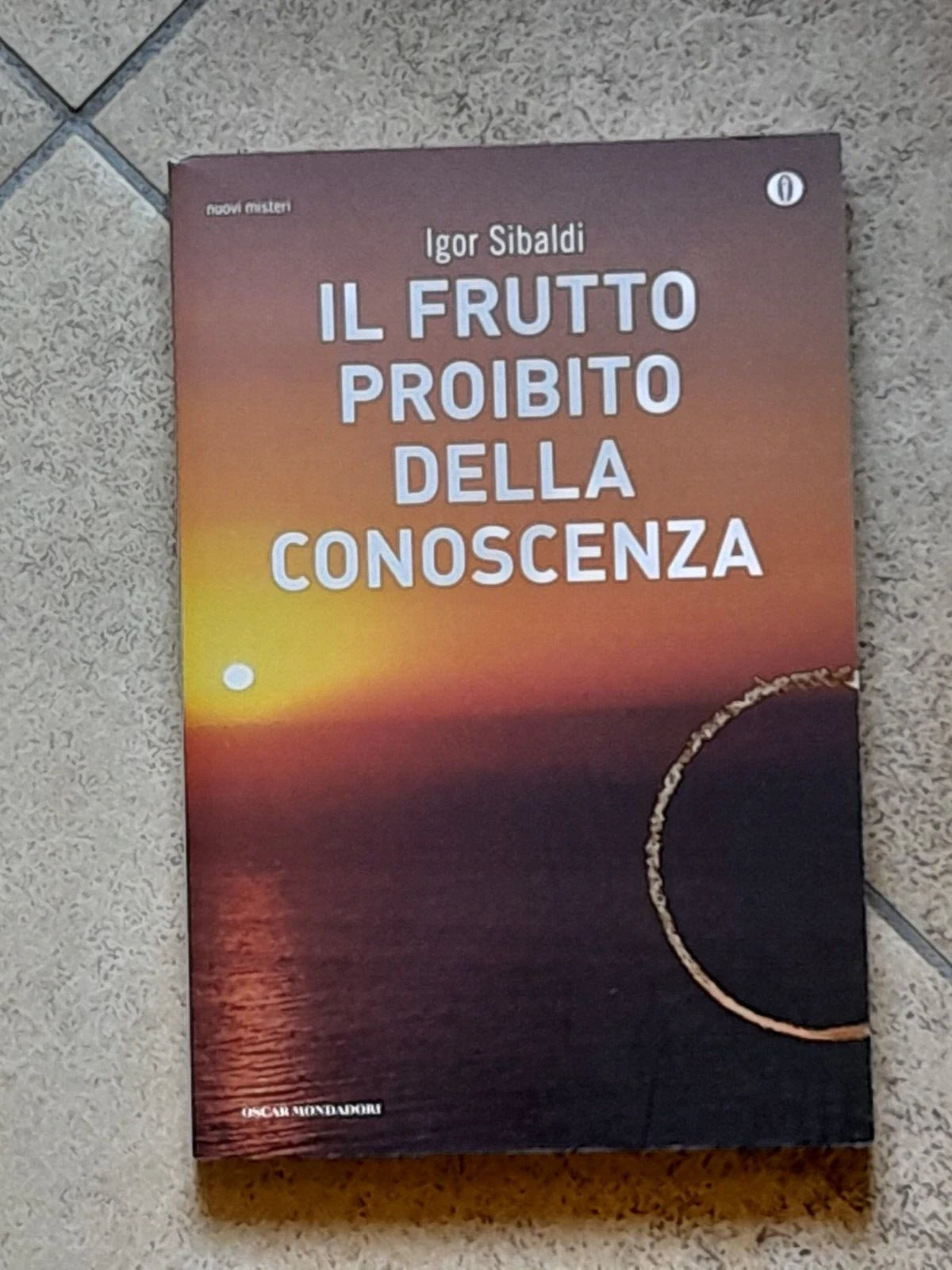 IL FRUTTO PROIBITO DELLA CONOSCENZA. IGOR SIBALDI. OSCAR MONDADORI EDITORE. COLLANA: NUOVI MISTERI 129. 1° EDIZIONE OSCAR NUOVI MISTERI APRILE 2014.