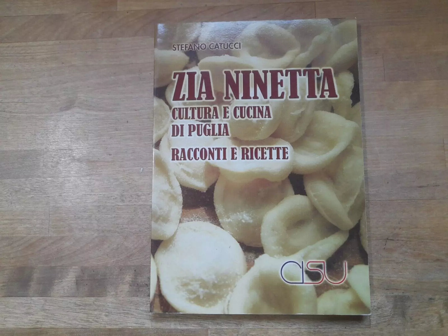 ZIA NINETTA. CULTURA E CUCINA DI PUGLIA. RACCONTI E RICETTE. STEFANO CATUCCI. CISU EDITORE. 1° EDIZIONE 2009.